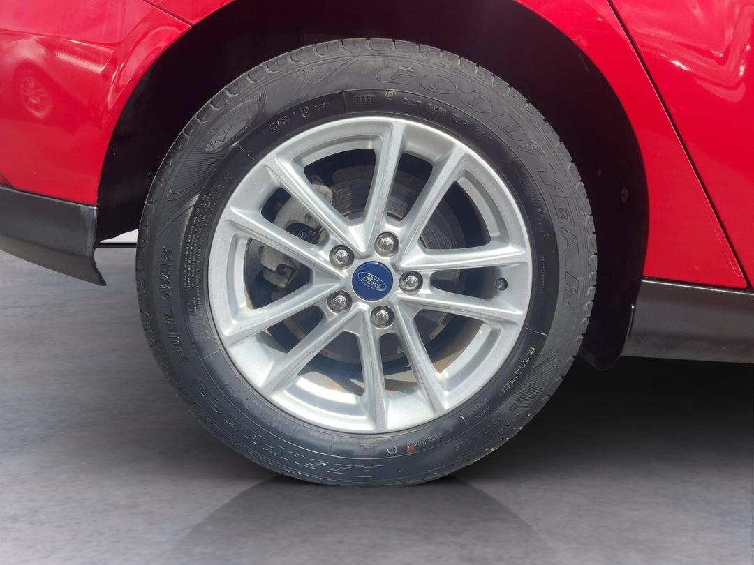 Photo '12' of Ford Focus