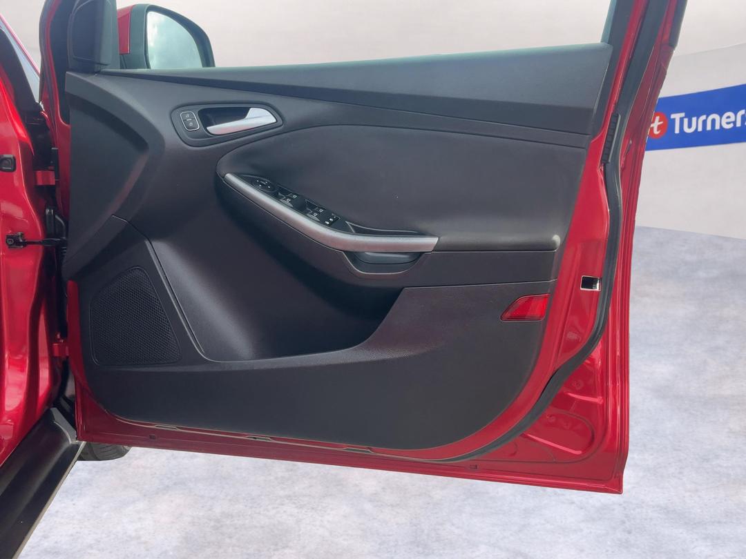 Photo '15' of Ford Focus