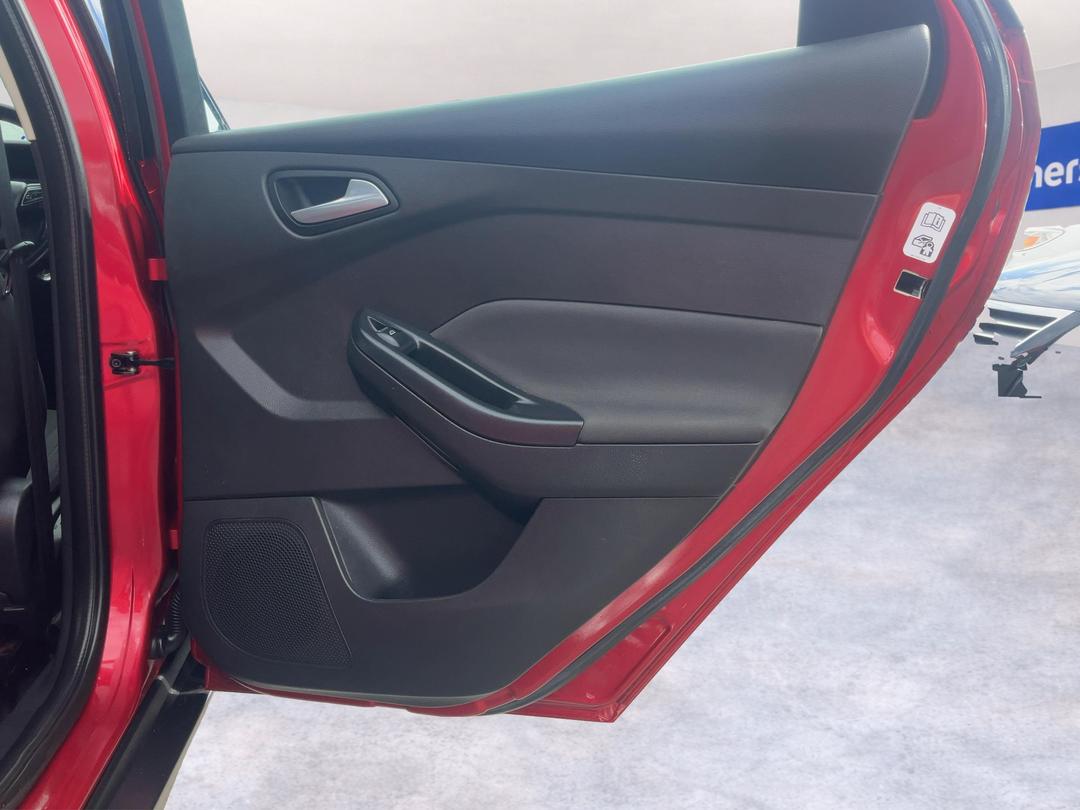 Photo '19' of Ford Focus