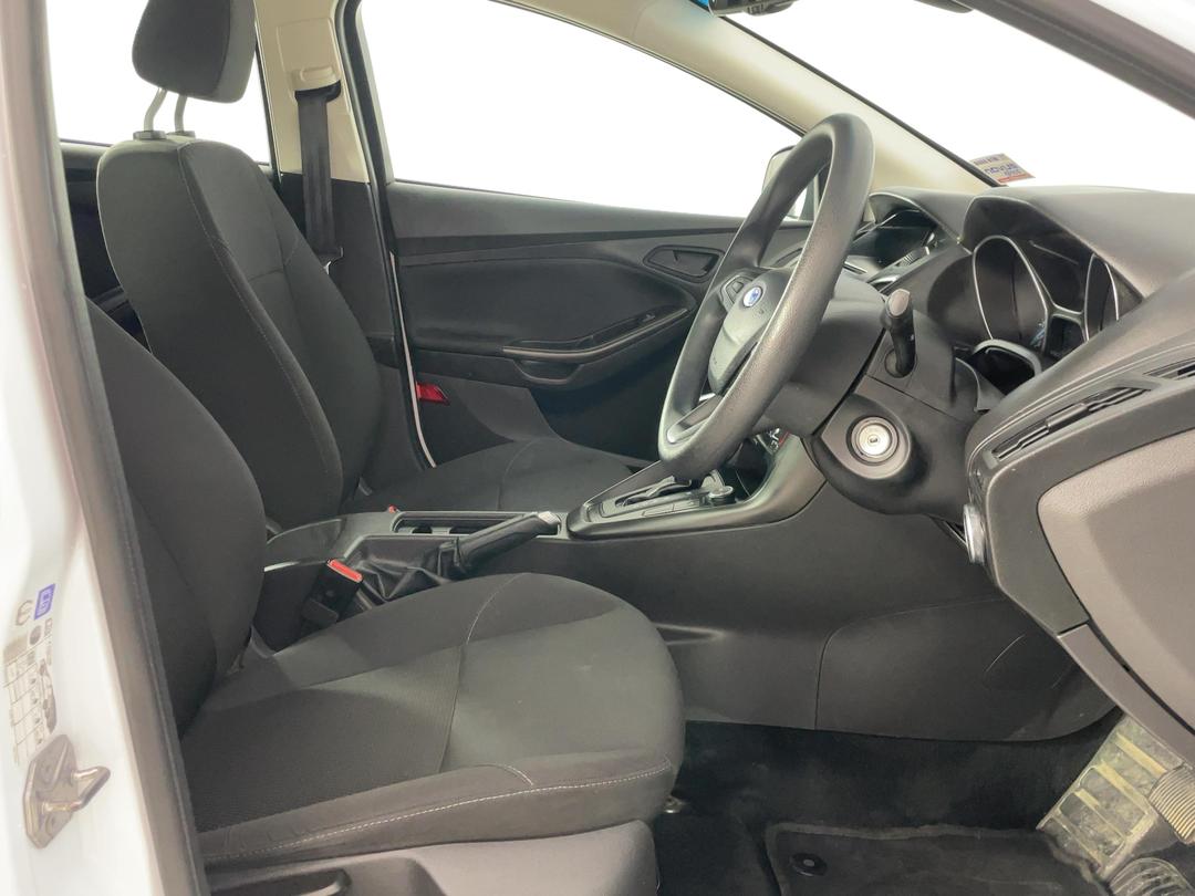 Photo '16' of Ford Focus