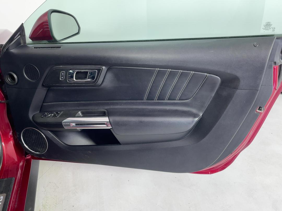 Photo '15' of Ford Mustang