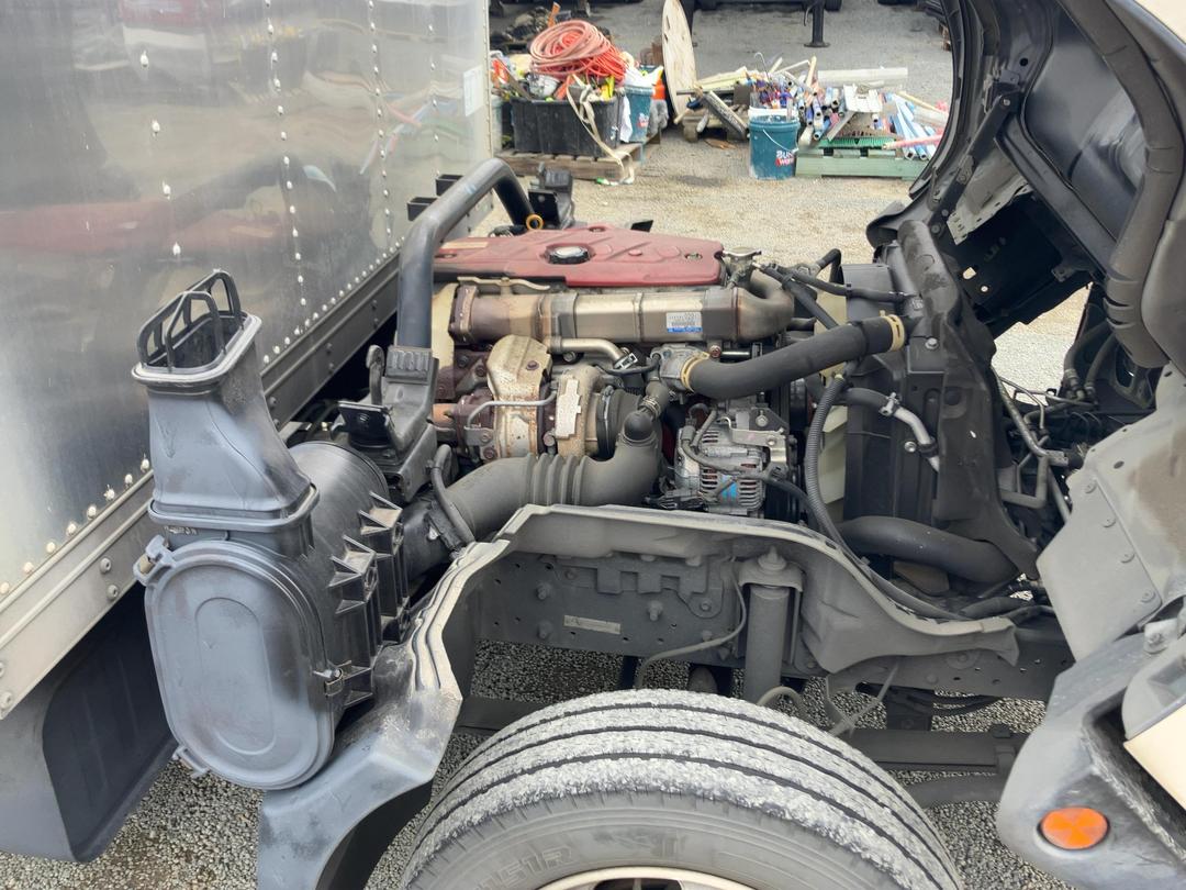 Photo '30' of Hino Dutro Box Body