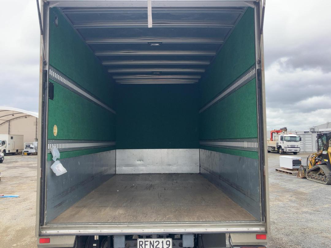 Photo '20' of Hino Dutro Box Body