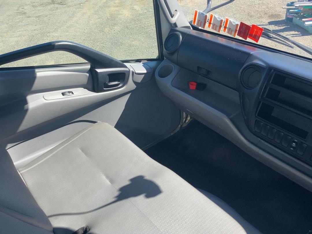 Photo '17' of Hino Dutro Box Body