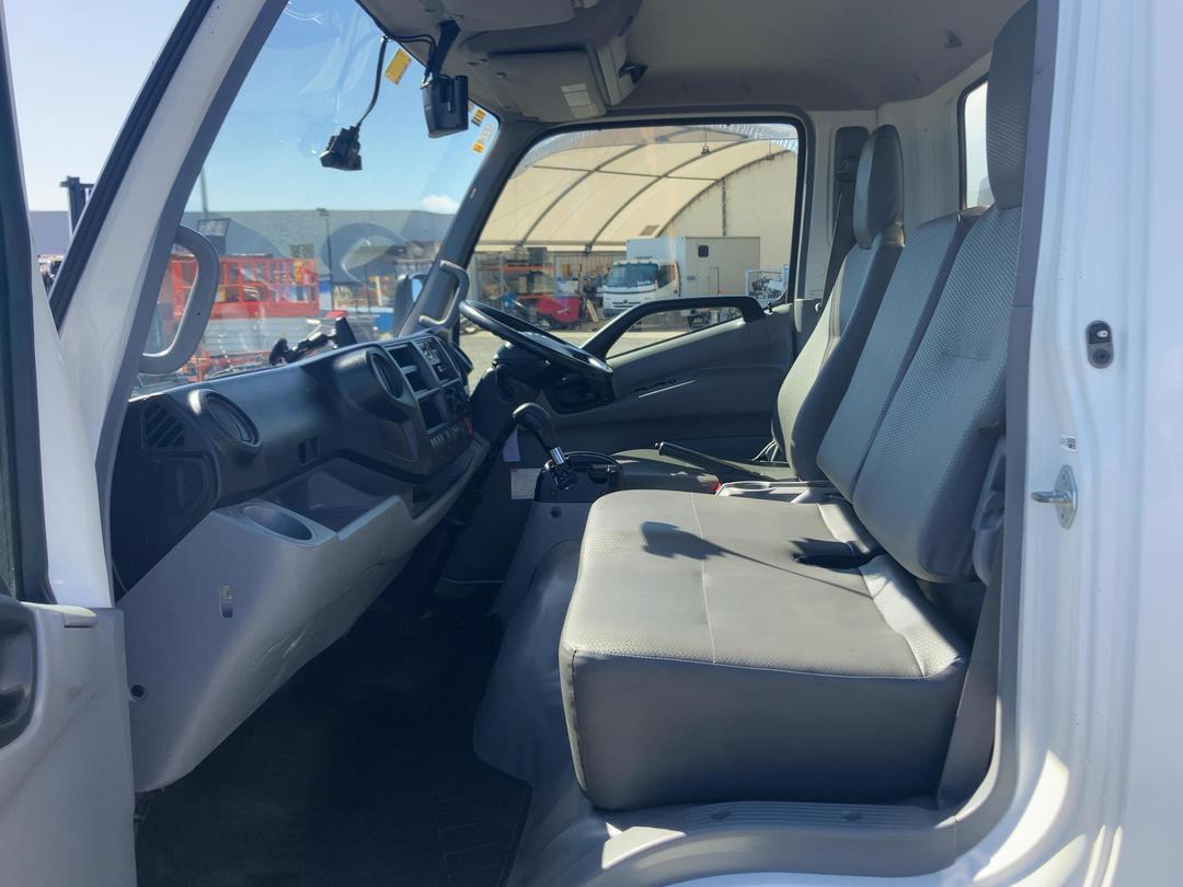 Photo '18' of Hino Dutro Box Body