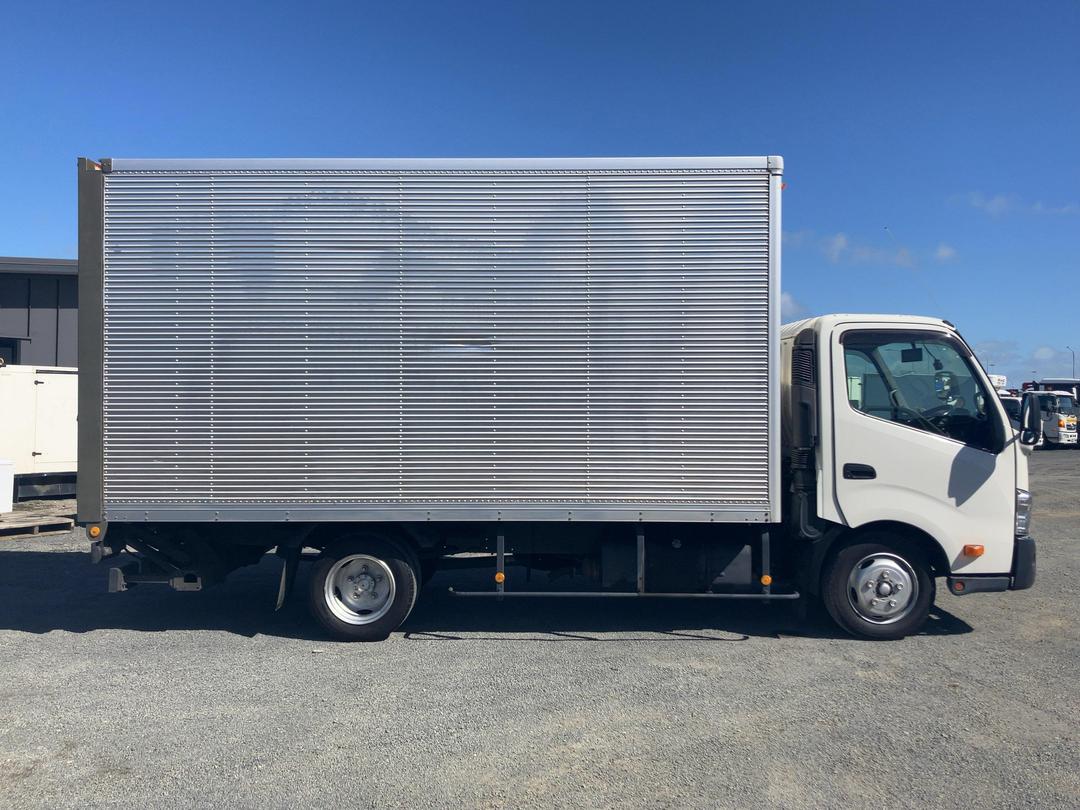 Photo '3' of Hino Dutro Box Body
