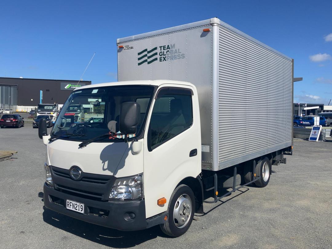 Photo '8' of Hino Dutro Box Body
