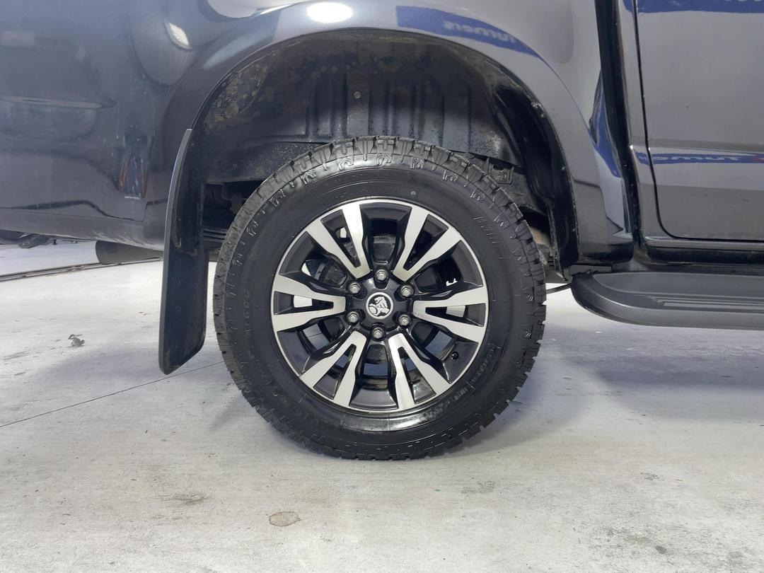 Photo '12' of Holden Colorado