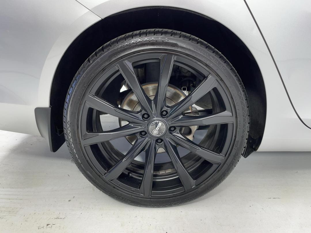 Photo '12' of Holden Commodore