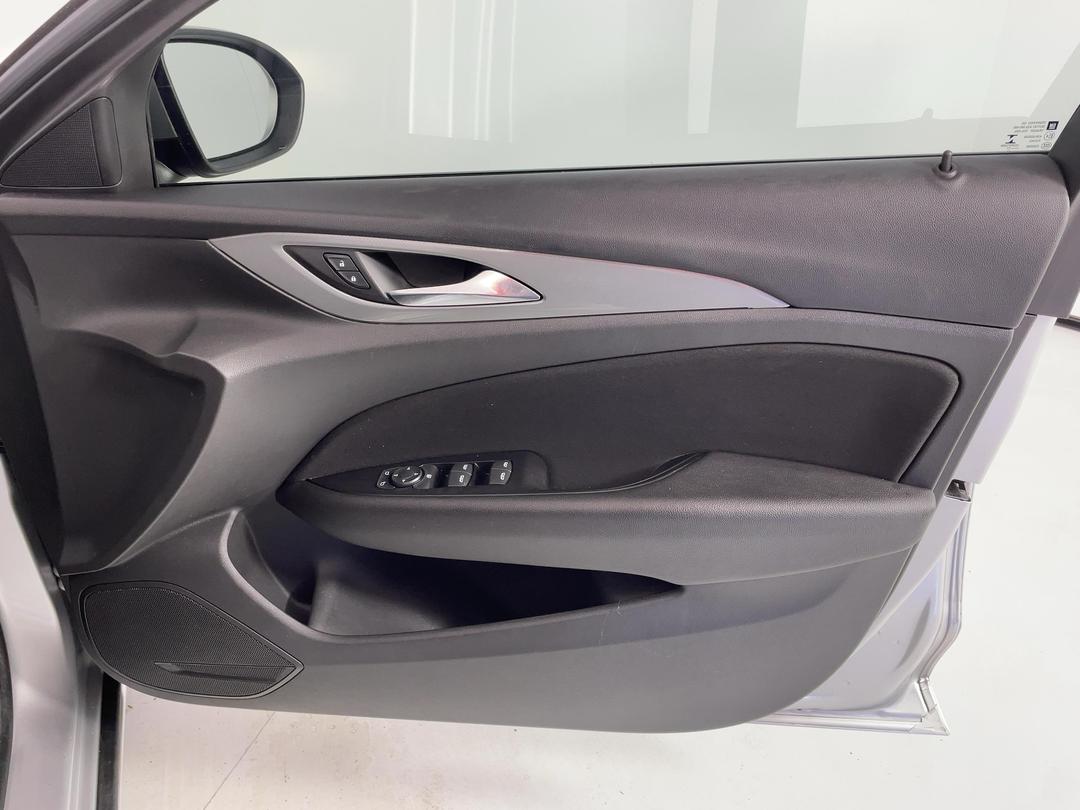 Photo '15' of Holden Commodore