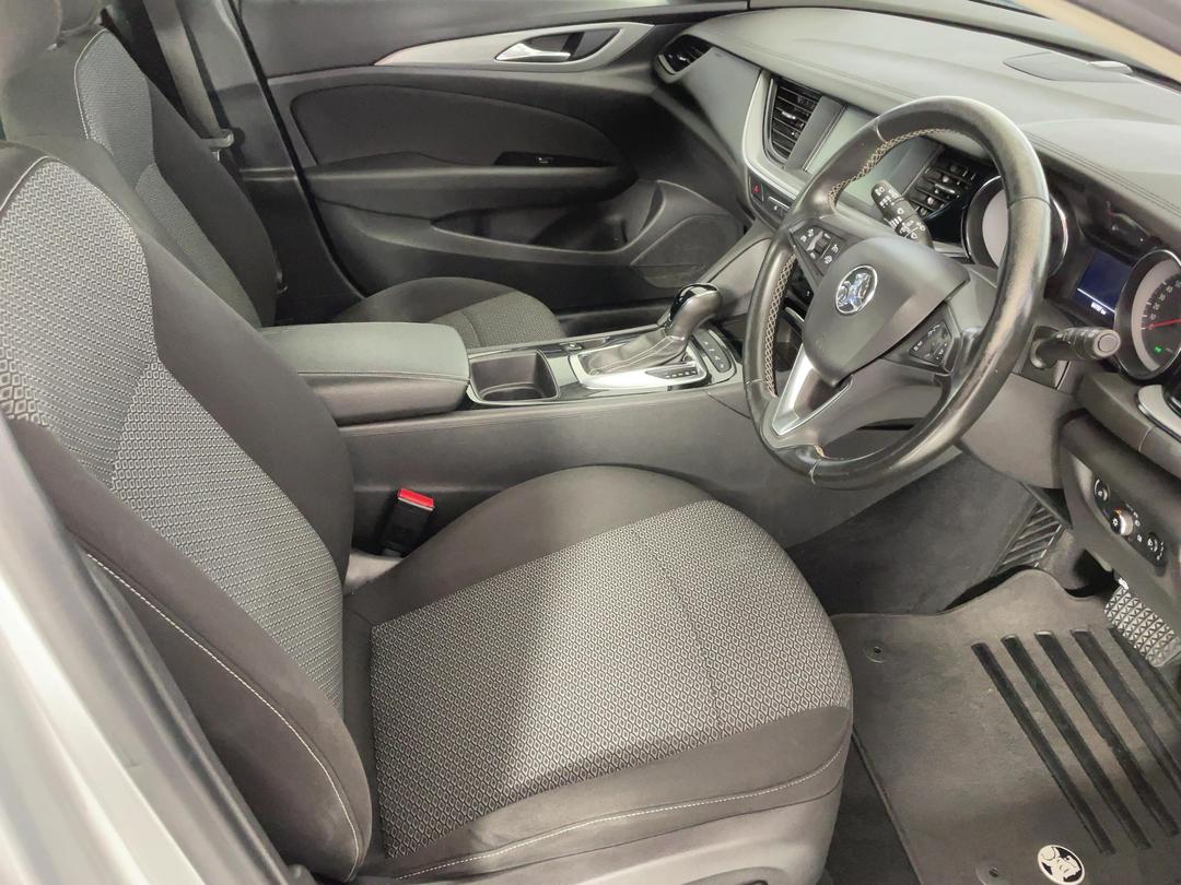 Photo '16' of Holden Commodore