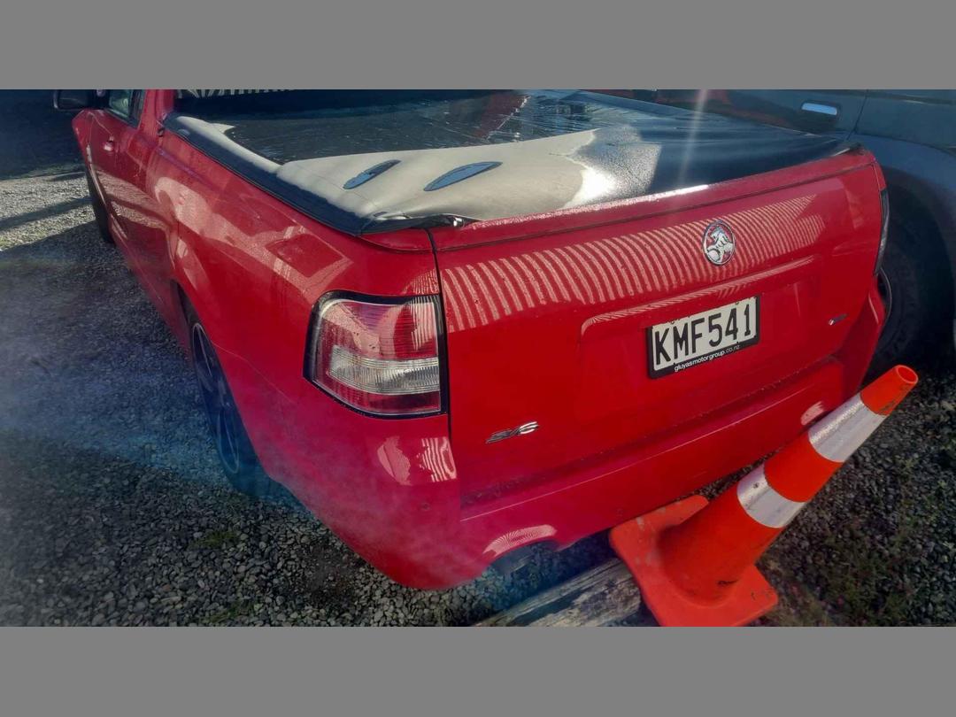 Photo '4' of Holden Commodore VF2 SV6