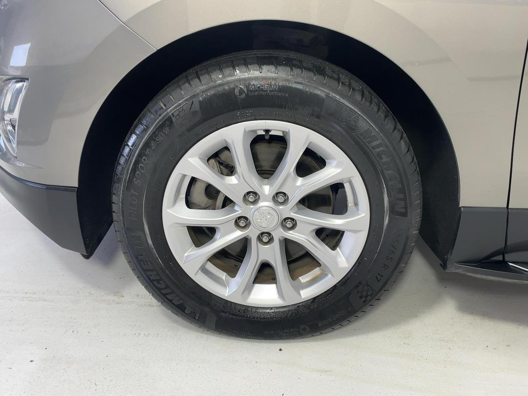Photo '10' of Holden Equinox