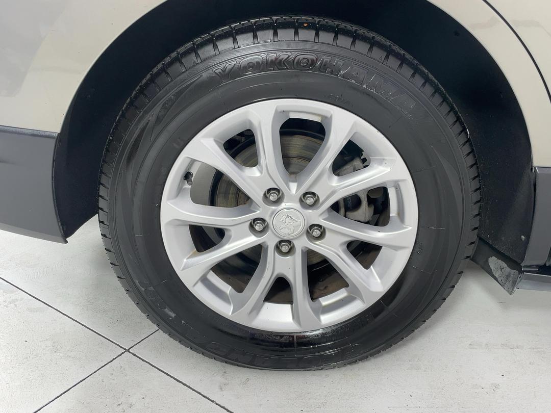 Photo '12' of Holden Equinox