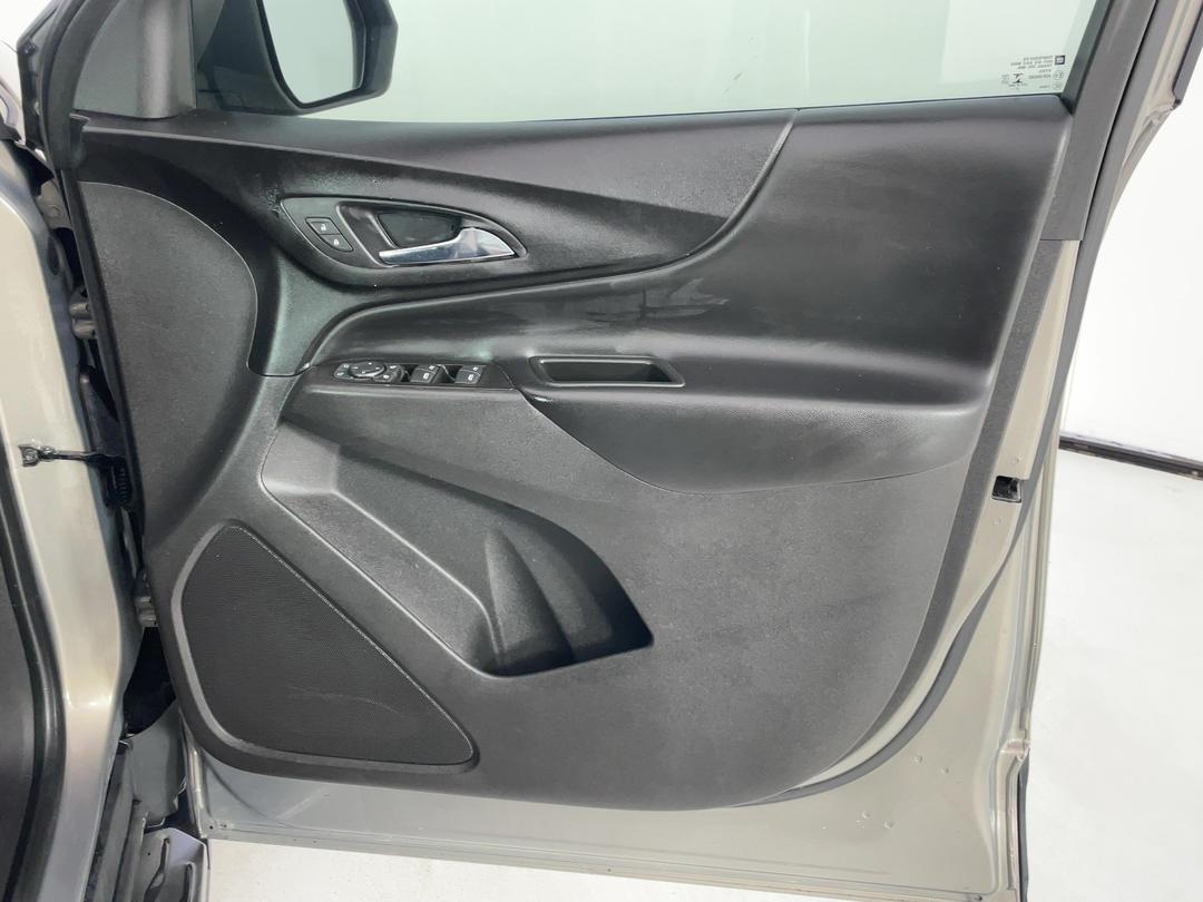 Photo '15' of Holden Equinox