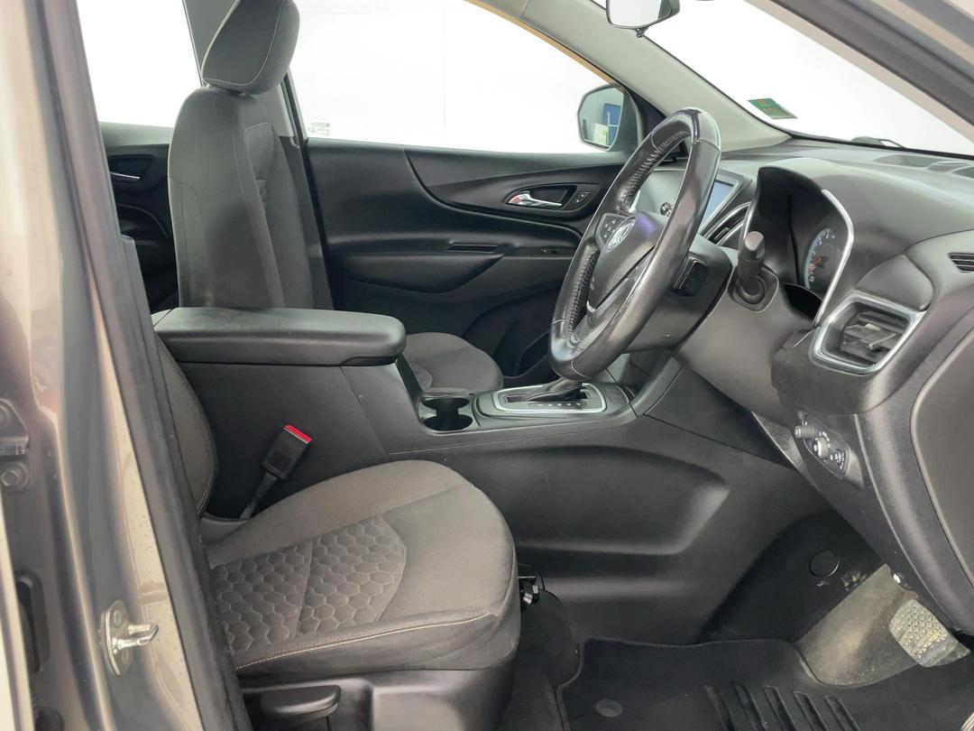 Photo '16' of Holden Equinox