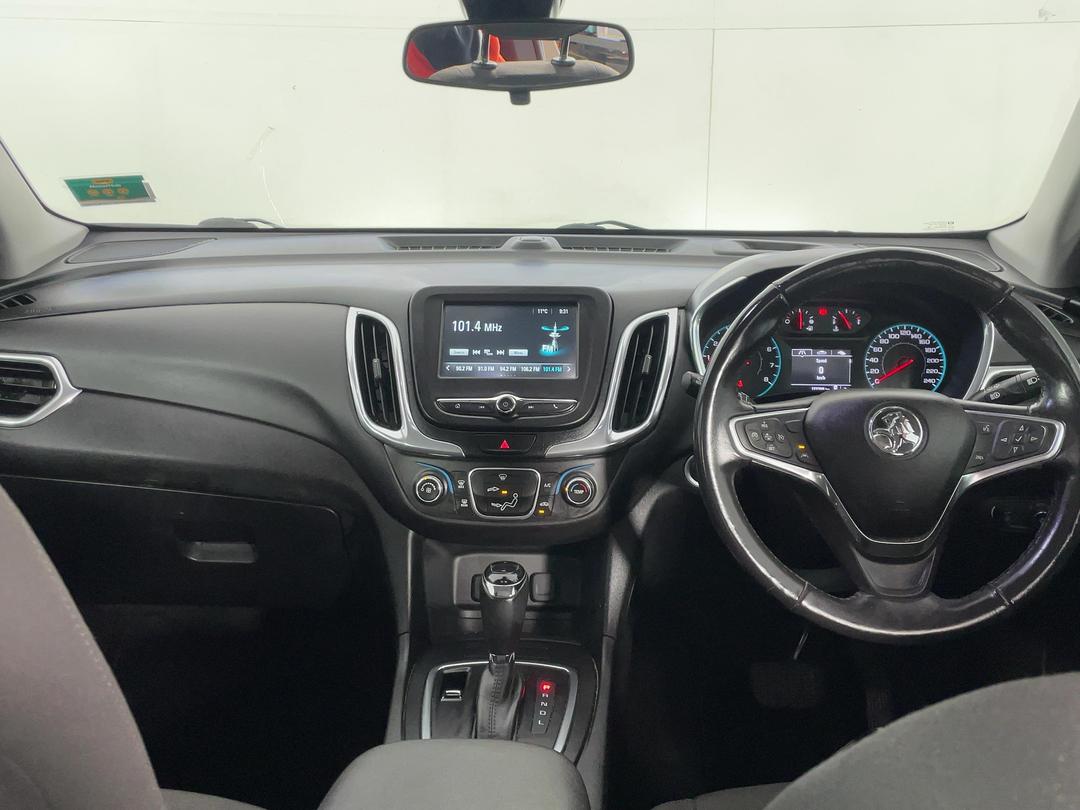 Photo '17' of Holden Equinox