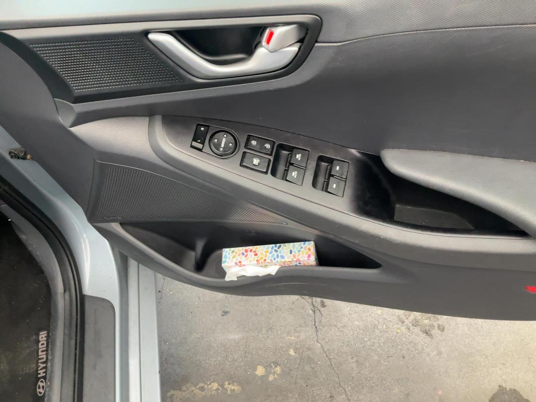 Photo '6' of Hyundai Ioniq