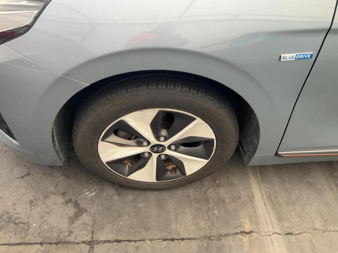 Photo '14' of Hyundai Ioniq