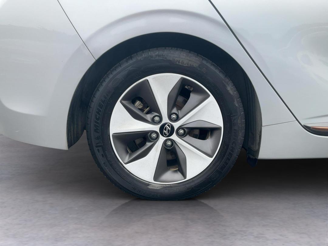 Photo '12' of Hyundai Ioniq