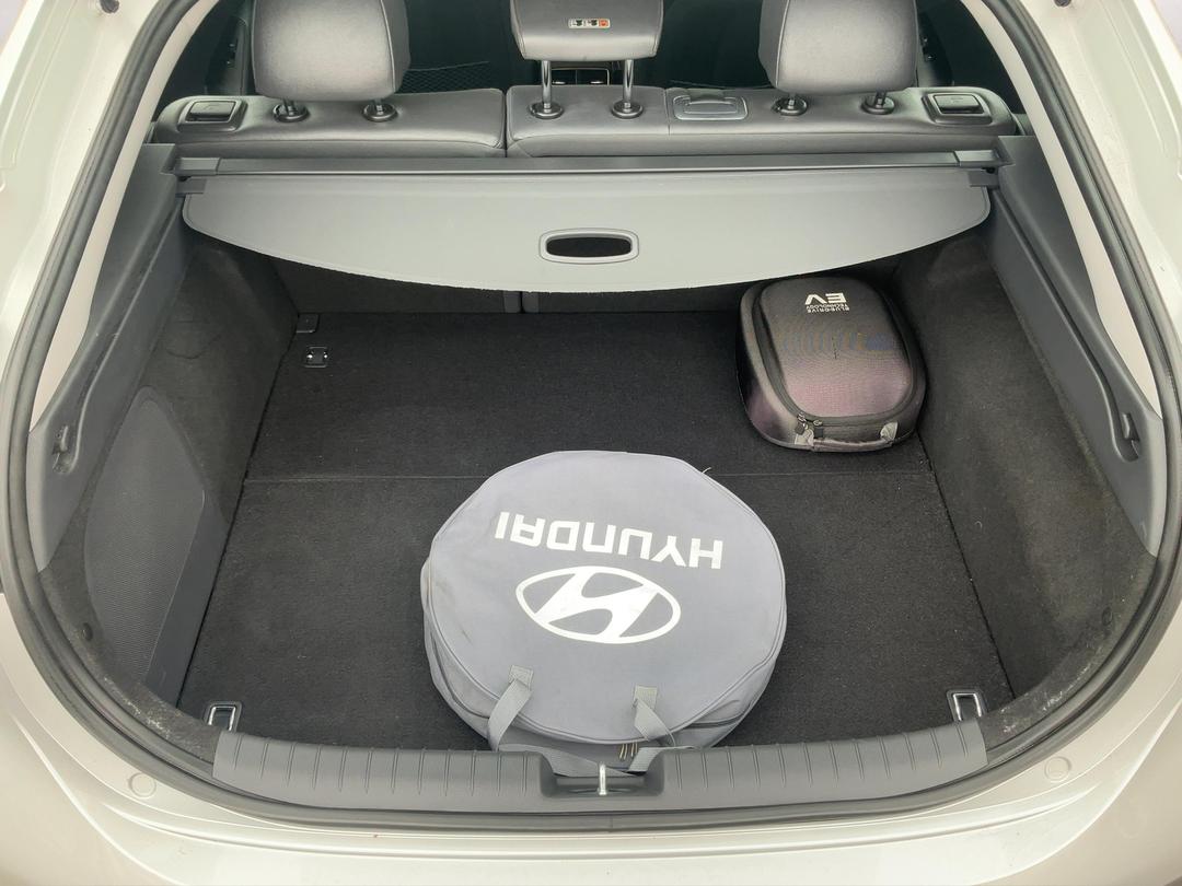 Photo '14' of Hyundai Ioniq