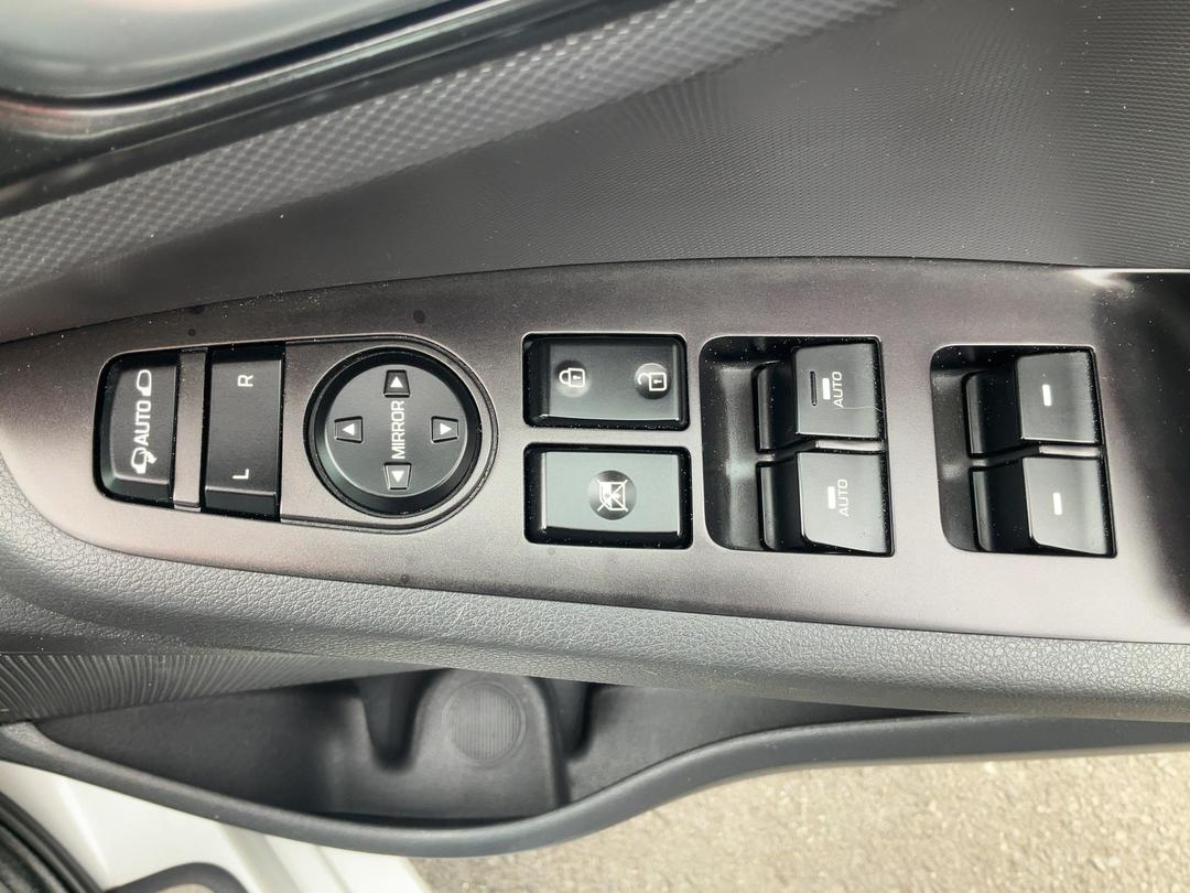 Photo '23' of Hyundai Ioniq