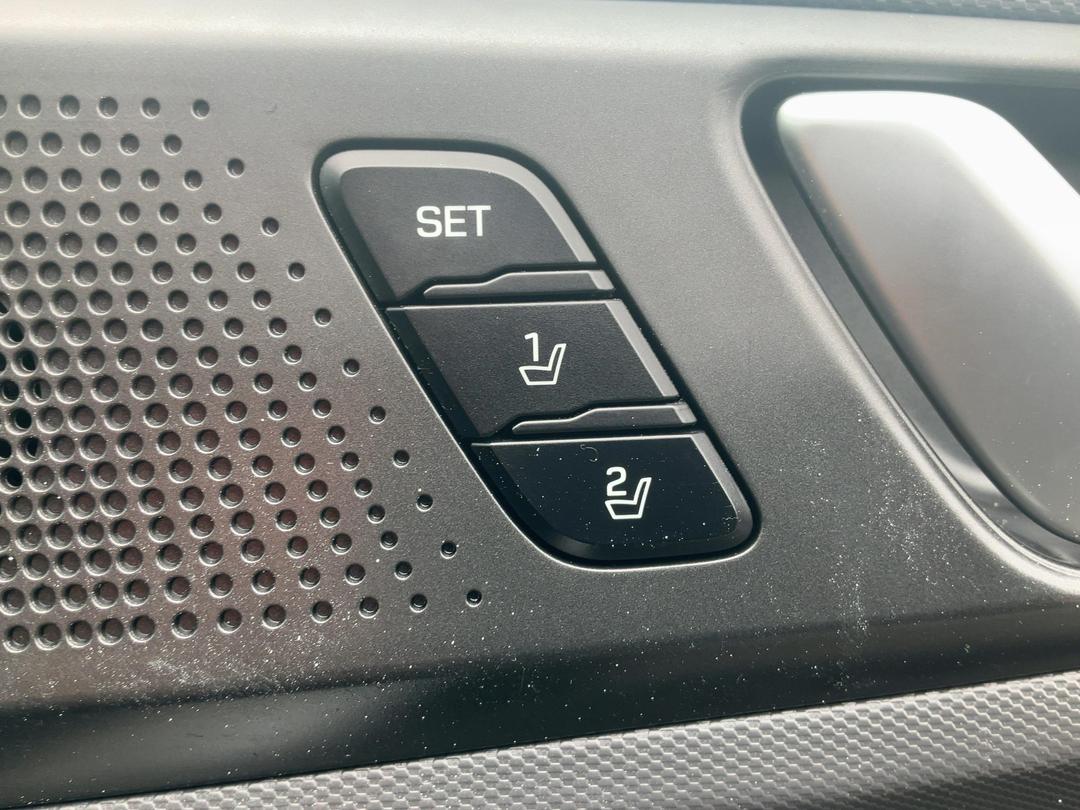 Photo '24' of Hyundai Ioniq