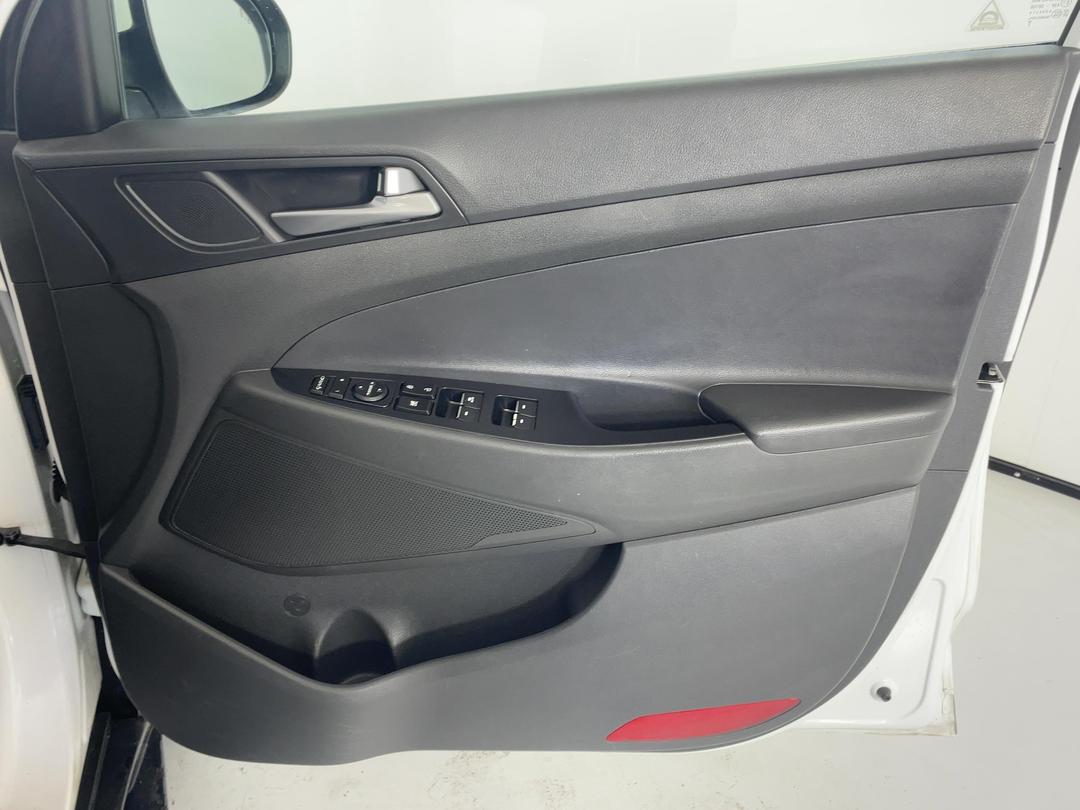 Photo '13' of Hyundai Tucson GDI Elite Photo '13' of Hyundai Tucson GDI Elite