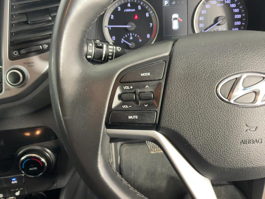 Photo '24' of Hyundai Tucson