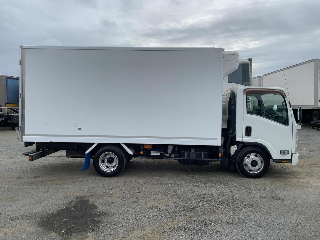 Photo '3' of Isuzu ELF Chiller