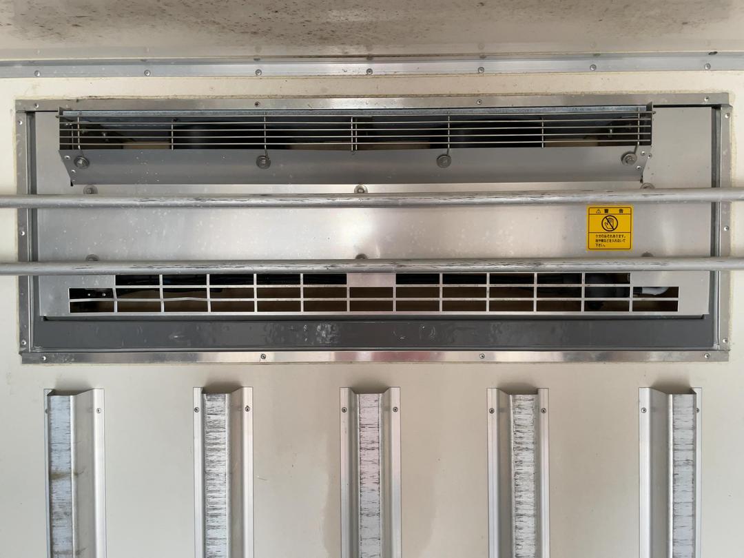 Photo '32' of Isuzu ELF Chiller