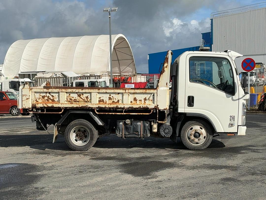 Photo '3' of Isuzu N Series NLR250S TIP Tipper