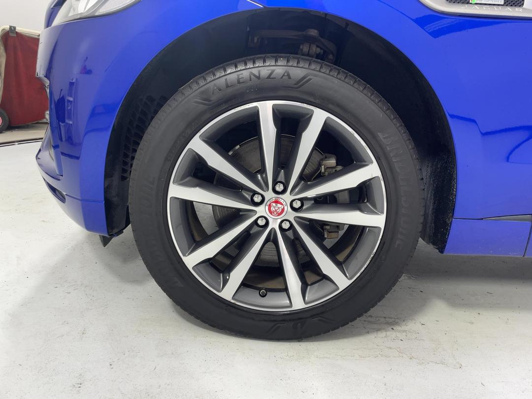 Photo '10' of Jaguar F-Pace