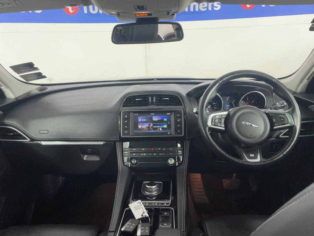 Photo '17' of Jaguar F-Pace