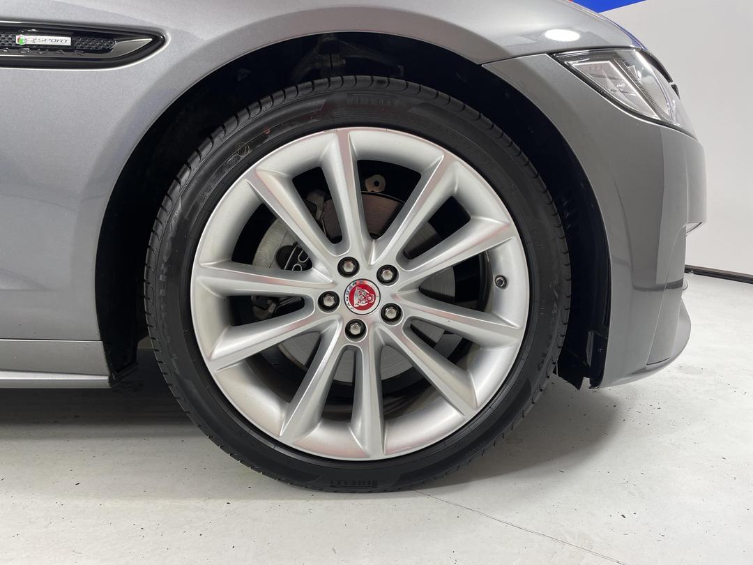 Photo '9' of Jaguar XF