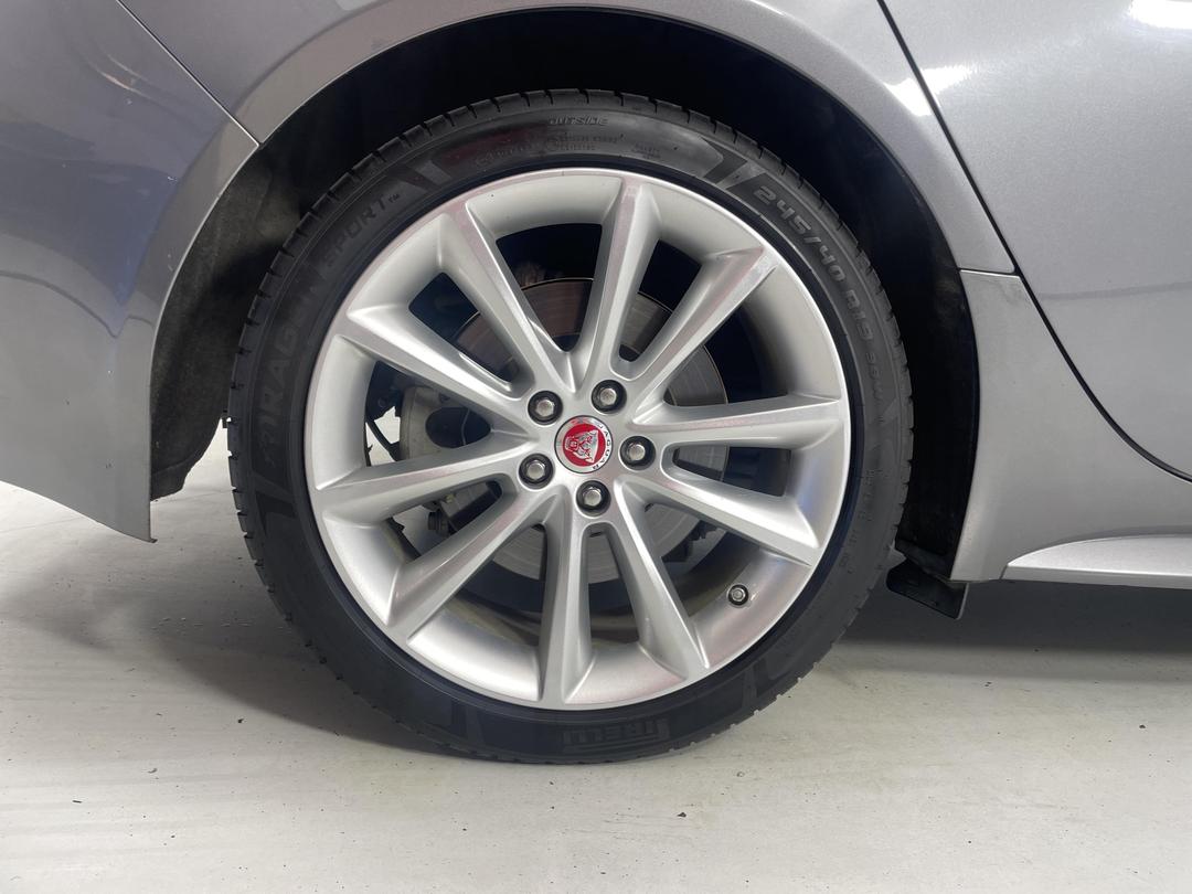 Photo '12' of Jaguar XF