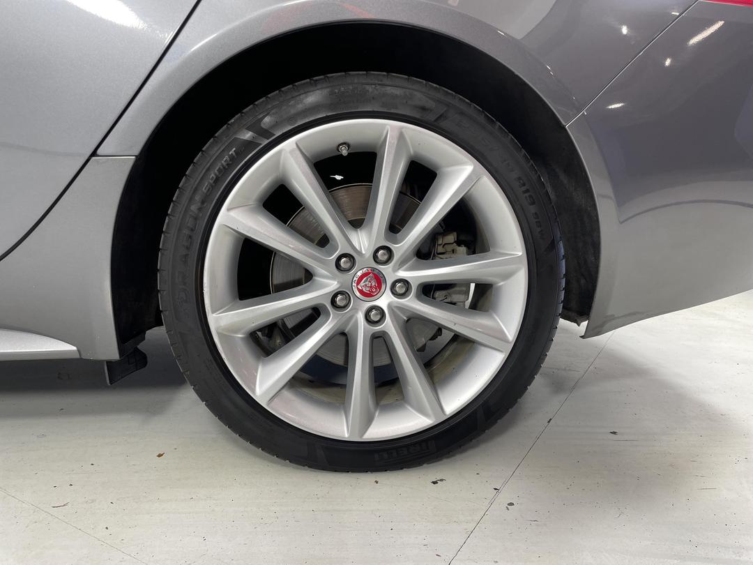 Photo '11' of Jaguar XF