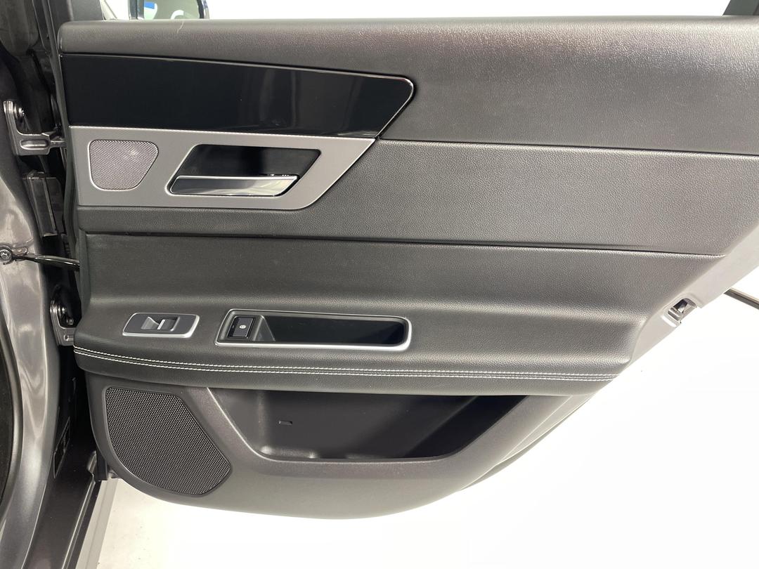 Photo '19' of Jaguar XF