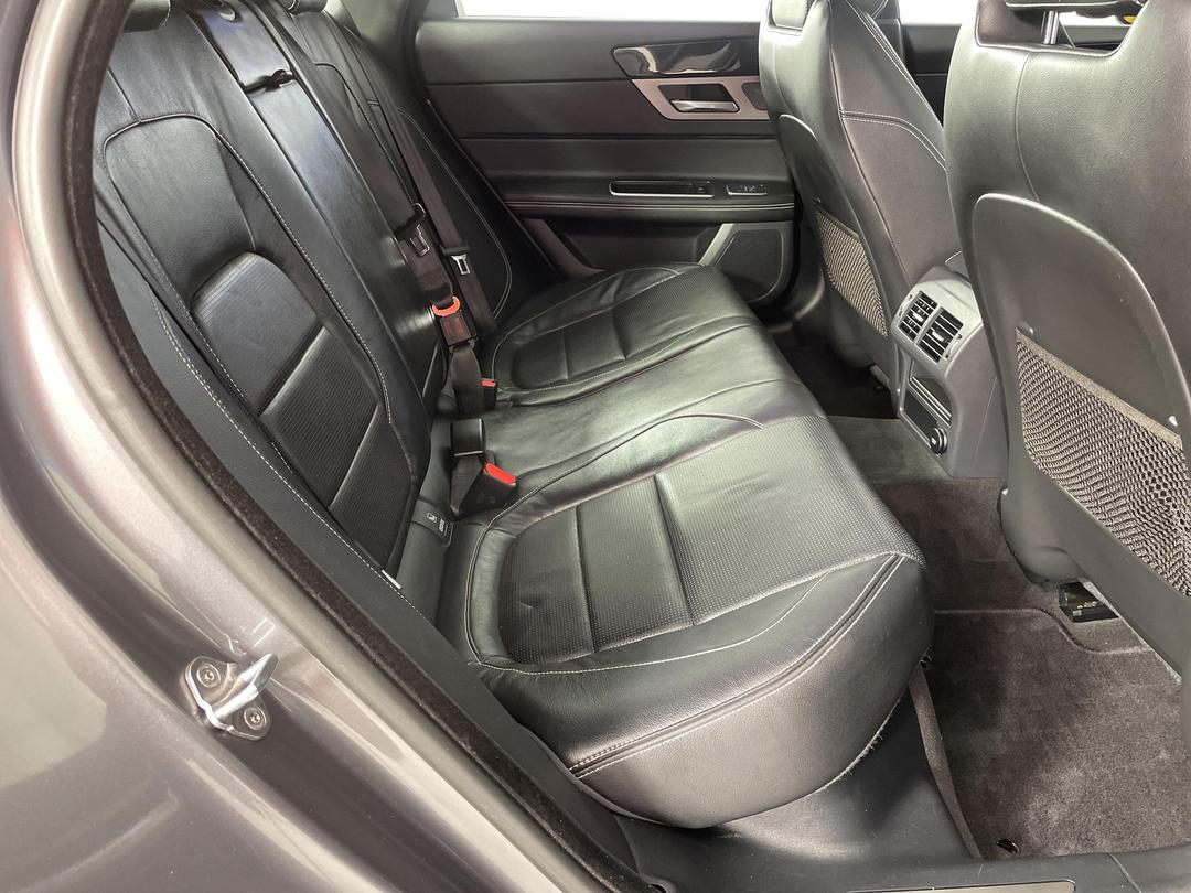 Photo '20' of Jaguar XF