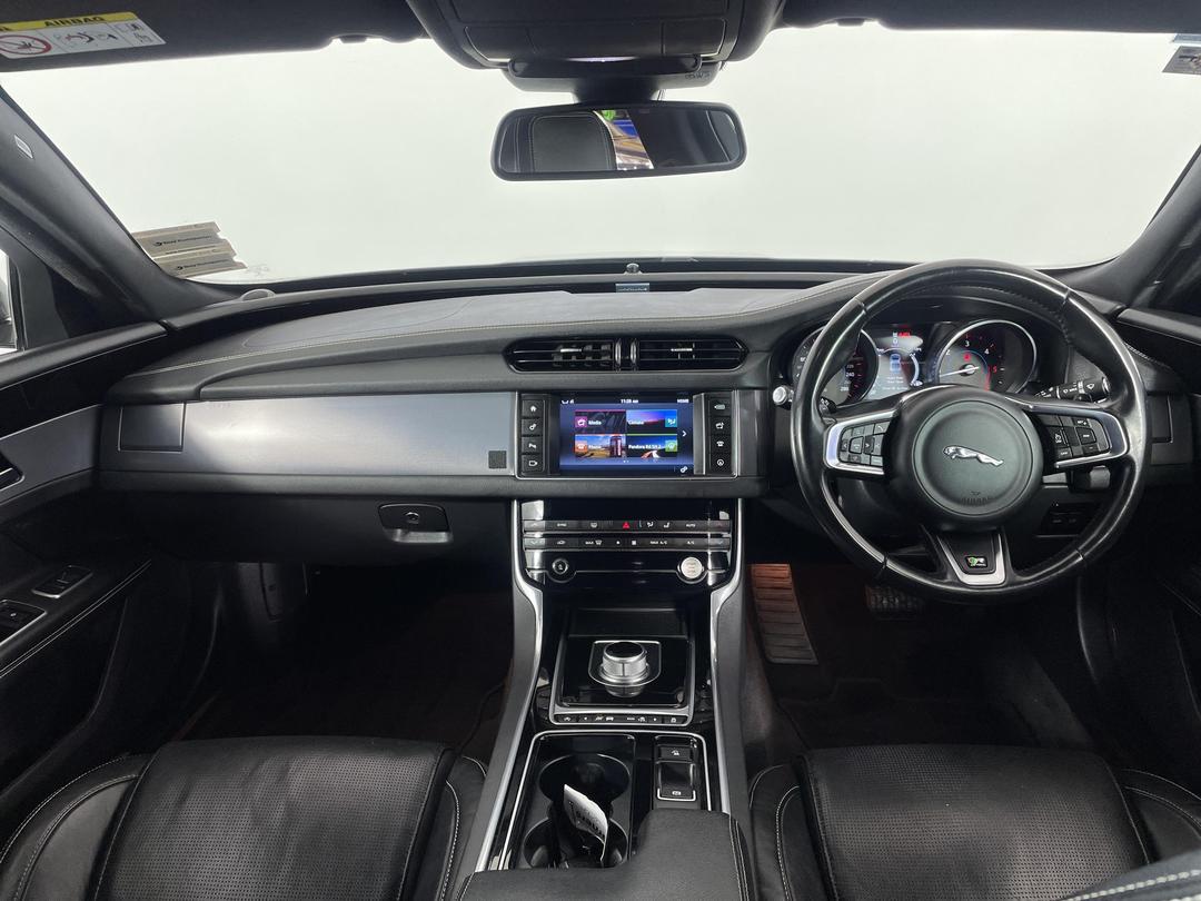 Photo '17' of Jaguar XF