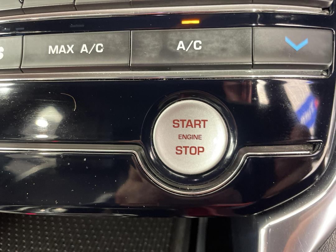 Photo '28' of Jaguar XF