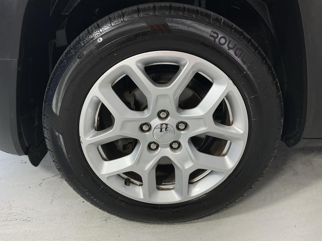 Photo '10' of Jeep Renegade