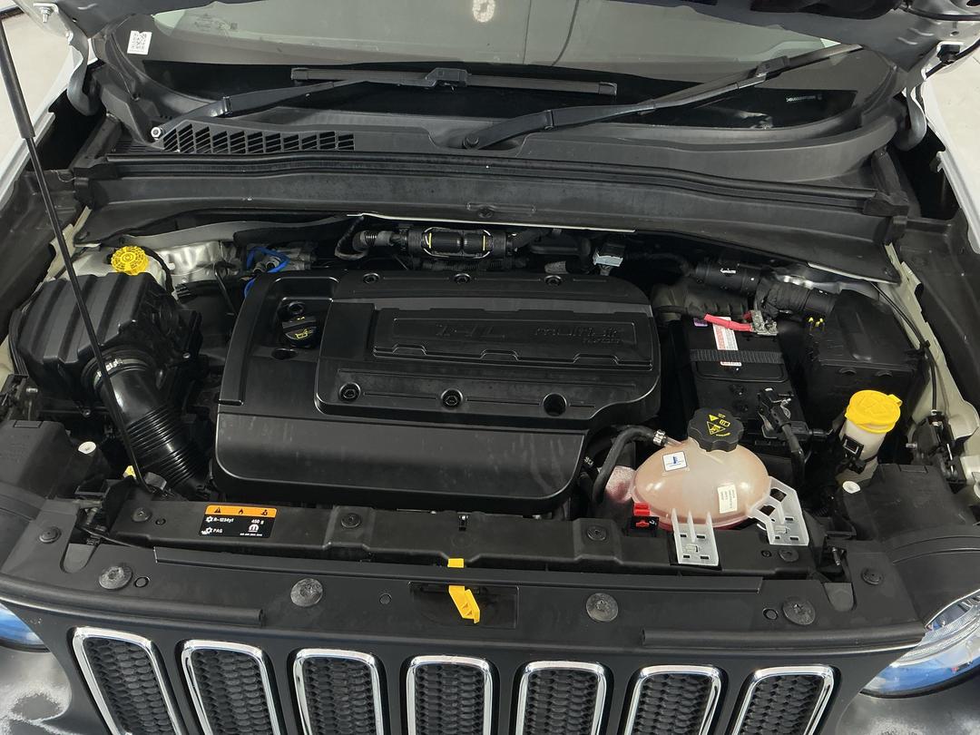 Photo '13' of Jeep Renegade