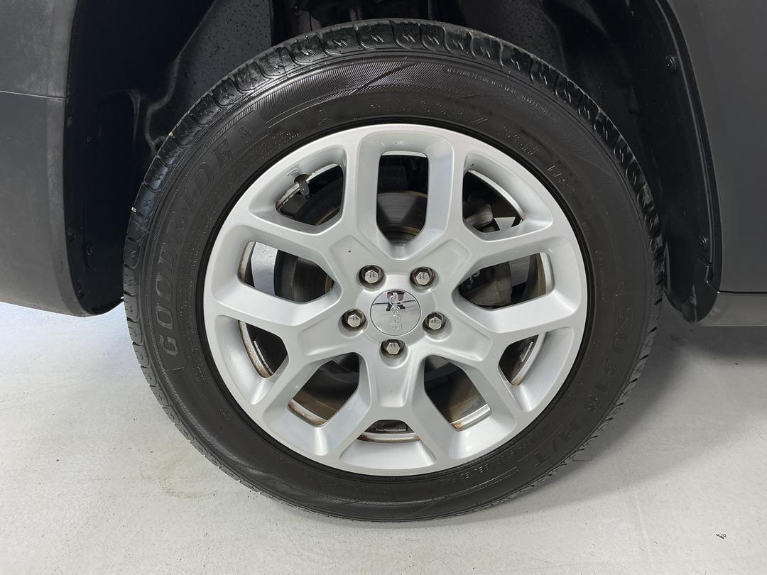 Photo '12' of Jeep Renegade