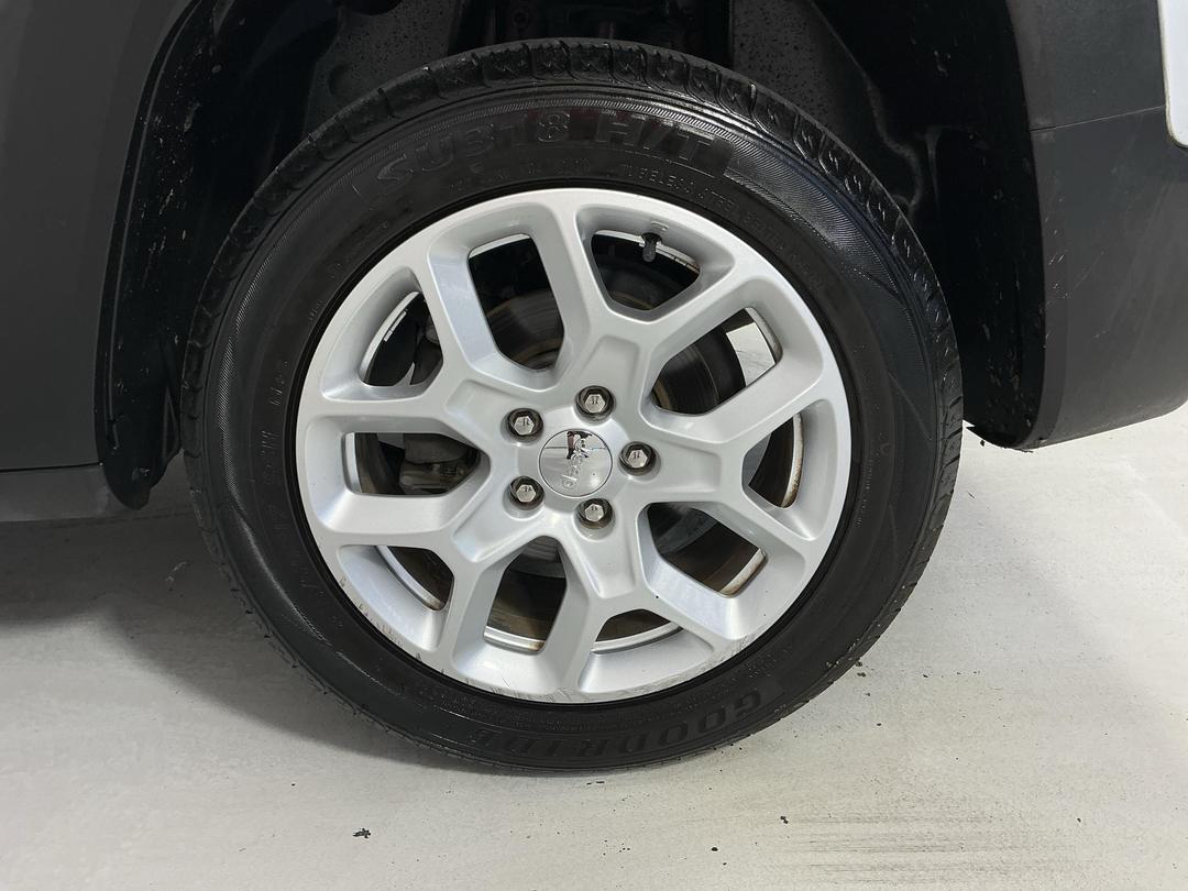 Photo '11' of Jeep Renegade