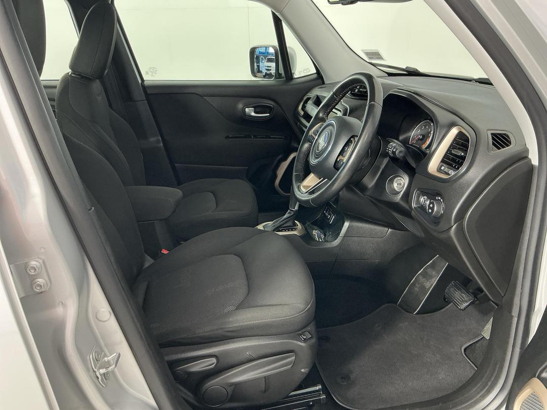 Photo '16' of Jeep Renegade