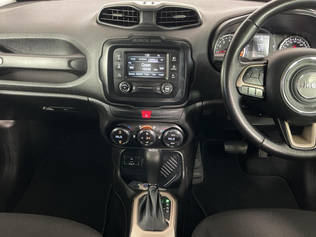 Photo '18' of Jeep Renegade