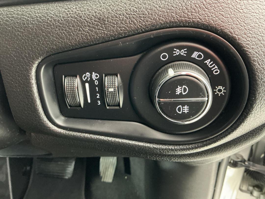 Photo '24' of Jeep Renegade