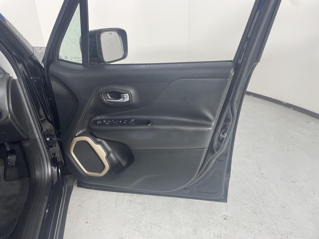 Photo '15' of Jeep Renegade