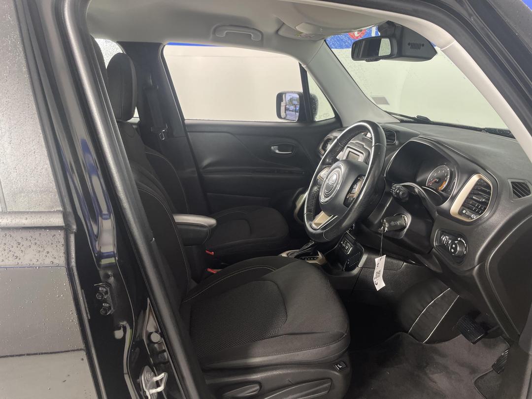 Photo '16' of Jeep Renegade